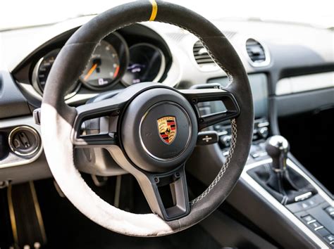 2025 Porsche Cayman: 40 Interior Photos | U.S. News