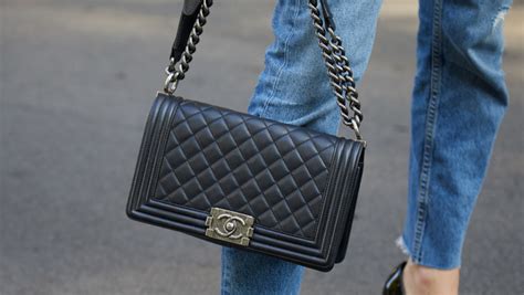 How to spot a fake Chanel bag - Catawiki