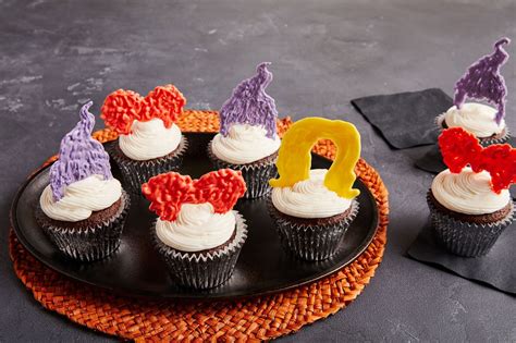 These Sanderson Sister 'Hocus Pocus' Cupcakes Are The Cutest Halloween Treat Delish Cute ...