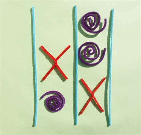 A Simple Pipe Cleaner Craft: Tic Tac Toe! - creative jewish mom