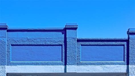 Blue Sky Blue Wall 4685 C | Blue sky and blue wall in downto… | Flickr