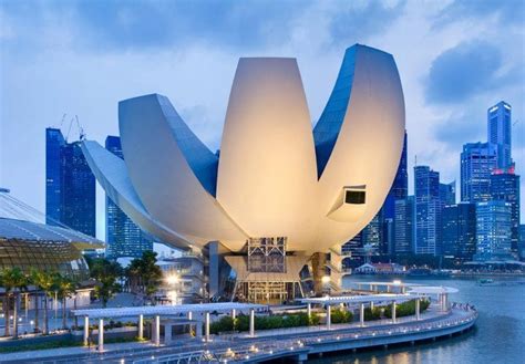 The ArtScience Museum in Singapore by Moshe Safdie Architects ...