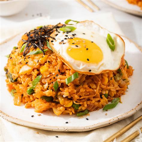 Kimchi Fried Rice (Kimchi bokkeumbap 김치볶음밥) – Takes Two Eggs