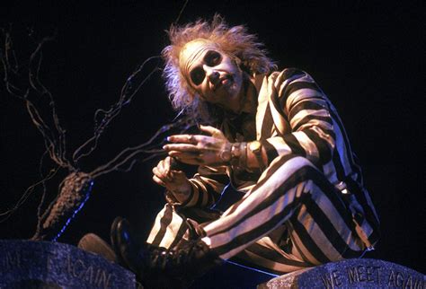 BEETLEJUICE (1988) Reviews and overview - MOVIES and MANIA