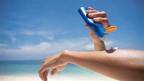 What is Oxybenzone in sunscreen? Uses & Benefits – Minimalist