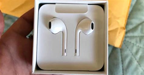 Apple EarPods w/ Lightning Connector Only $13.85 on Amazon (Regularly $30)