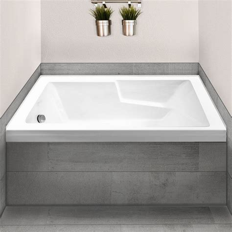 What is an Alcove Tub: 2023 Beginners Guide to Alcove Tubs | Badeloft