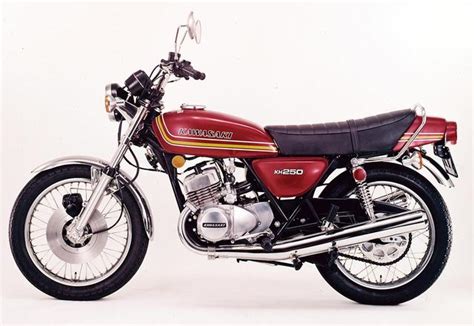 KAWASAKI「KH250」ヤンチャな奴らが愛した“ケッチ”-1976〜1982年-【心に残る日本のバイク遺産】2サイクル250cc史 編 - webオートバイ