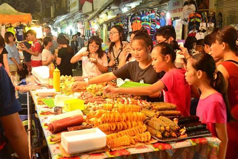 Weekend Hanoi Night Market & Street Food Tour 2024