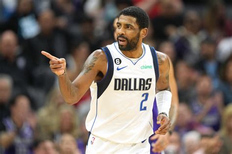 Dallas Mavericks' Kyrie Irving drops 26 points in the 4th quarter