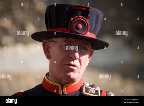 Yeoman warder uniform hi-res stock photography and images - Alamy