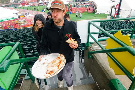 Barstool's Dave Portnoy trolls Dragon Pizza at One Bite Festival