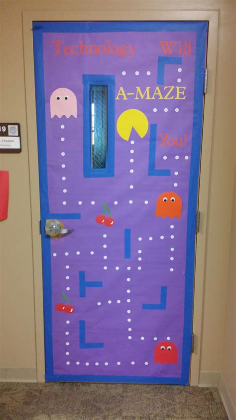 A Techy Teacher With A Cricut Spring Computer Lab Door Or | Computer classroom decor, Computer ...