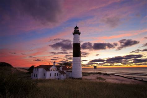 Want to take a Lake Michigan lighthouse tour? New map shows you how - mlive.com