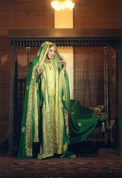 Arabian Gulf Traditional clothing - kuwait | Traditional outfits ...