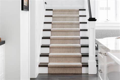 Guide to Choosing a Carpet Runner for Stairs