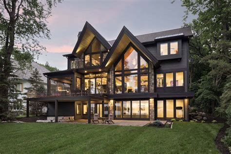 Rustic contemporary lake house with privileged views of Lake Minnetonka