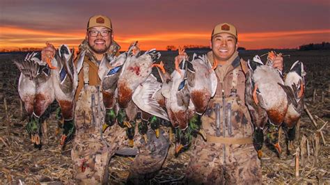 Duck Hunting Thousands of Late Season Mallards!!! (THEY WERE IN OUR ...