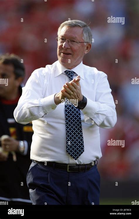 SIR ALEX FERGUSON MANCHESTER UNITED FC MANAGER MANCHESTER UNITED FC ...