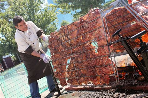 Chancho al Palo de Carlos Ramirez Catering y Eventos: Historia y Origen ...