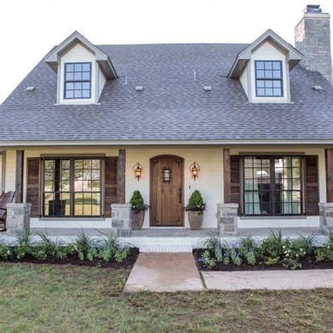 20+ White Farmhouse With Wood Shutters