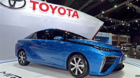 Battle of zero-emissions cars: Hydrogen or electric? - BBC News