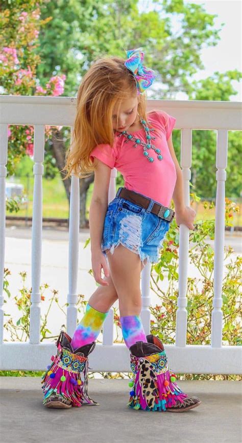 This girl has more style than I do! | Unique kids clothes, Little girl outfits, Girl fashion