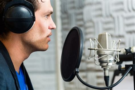 The 7 Best Vocal Mics of (2023) for Stage and Studio - Musician Wave