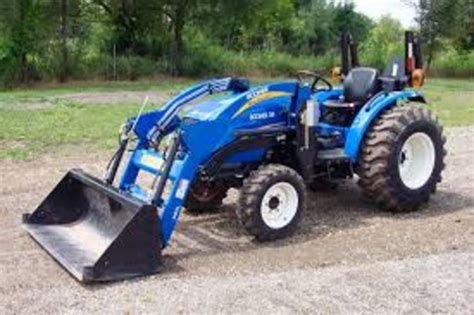 New Holland Boomer 35 Horsepower Loader Tractor | Robertson Rentals