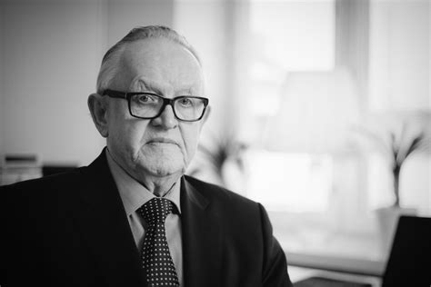 Martti Ahtisaari, former Finnish president and Nobel Peace Prize ...