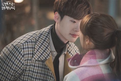 Lee Jong Suk And Lee Na Young Are Just Seconds Away From A Kiss On “Romance Is A Bonus Book”