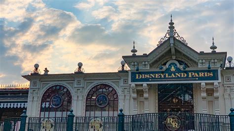 How to Plan a Trip to Disneyland Paris | The Orlando DINKs Blog