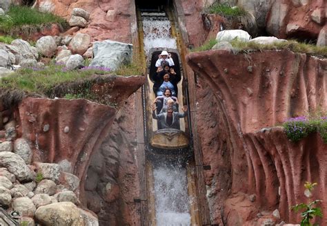 Iconic ride Splash Mountain closes at Disneyland - ABC News