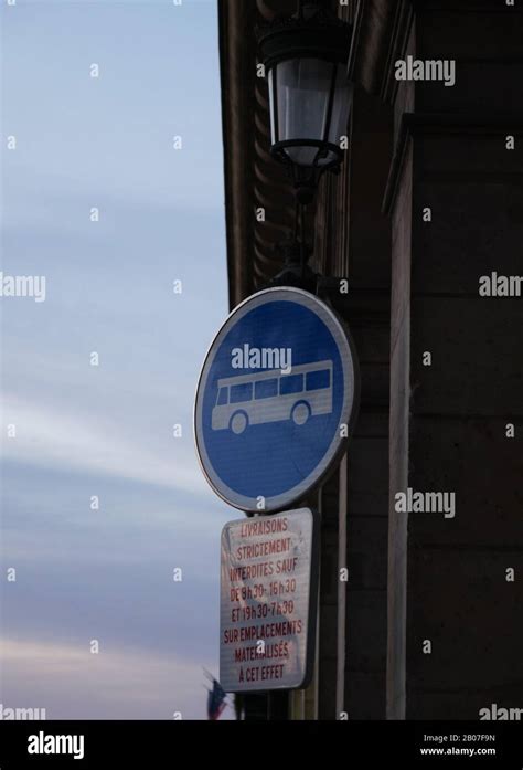 Bus Lane Sign Stock Photo - Alamy