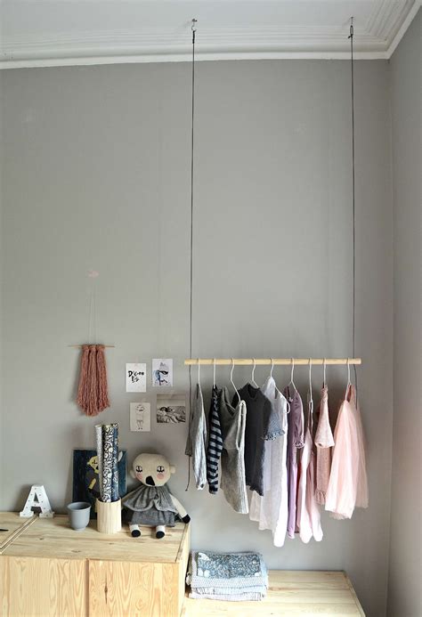 Hang on! With this DIY hanging clothes rack - DIY home decor - Your DIY Family