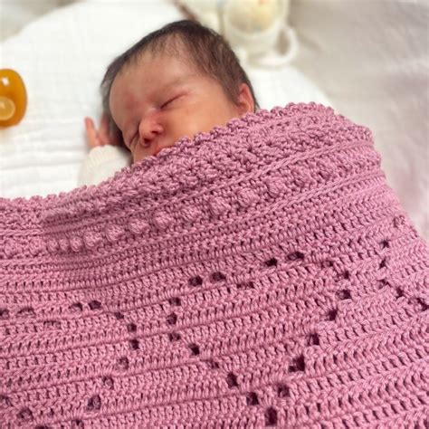 Lovely Hearts Bamboo – Baby blanket | Patterns | - Hobbii.com