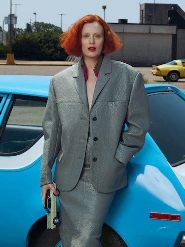 Model Karen Elson Hits the Road in the Best Fall 2023 Fashion