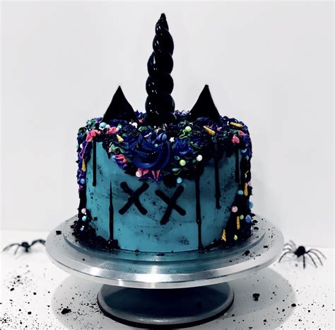 Zombie Unicorn cake (black and teal)