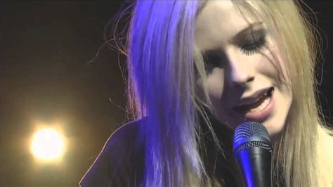 Avril Lavigne - Slipped Away (Live) - YouTube