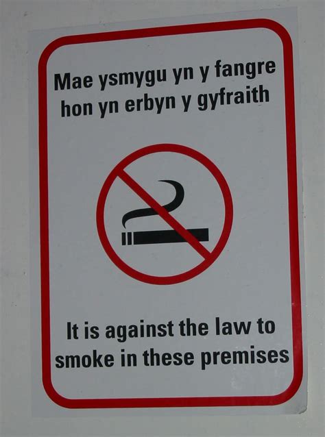 File:No smoking Welsh bilingual sign.jpg - Wikimedia Commons