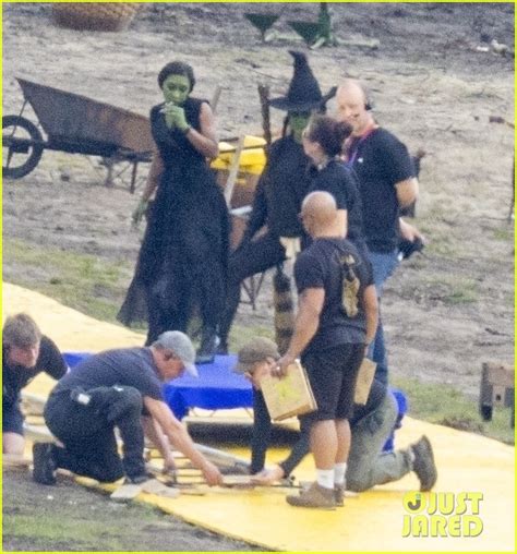 'Wicked' Set Photos Show Cynthia Erivo & Her Stunt Double Flying as ...