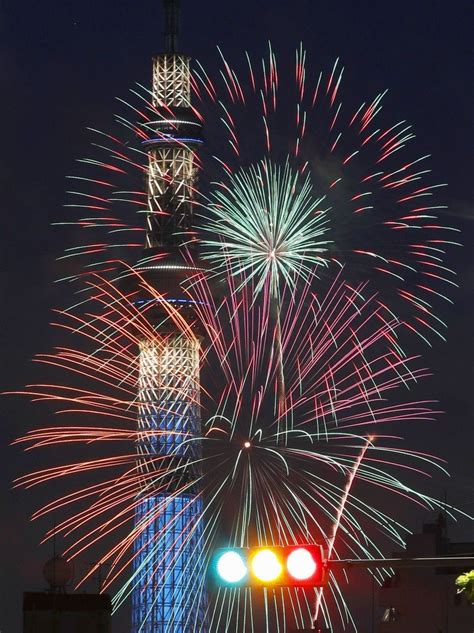 IN PHOTOS: Breathtaking fireworks over downtown Tokyo Fireworks ...