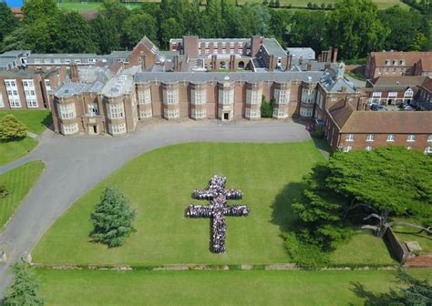 The New Hall School (near London, United Kingdom)