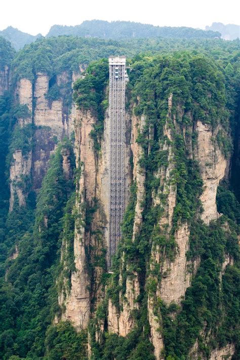 World's Tallest Outdoor Elevator Rises up Over 1,000 Feet