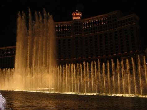 Fountains at Bellagio | musical fountain, tourist attraction