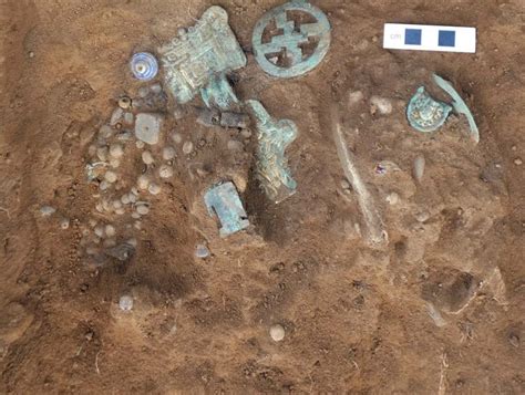 Archaeologists Excavating Anglo-Saxon Cemetery Reveal 3000 Ornate Grave Goods