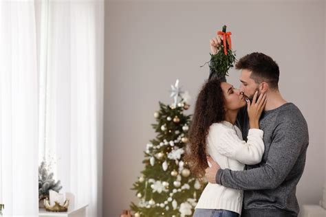 Why Do We Kiss Under The Mistletoe? - Farmers' Almanac - Plan Your Day ...