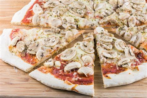 Pizza funghi (mushroom pizza) | Ohmydish