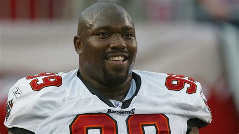 Warren Sapp allegedly causes major drama on flight, challenges ...