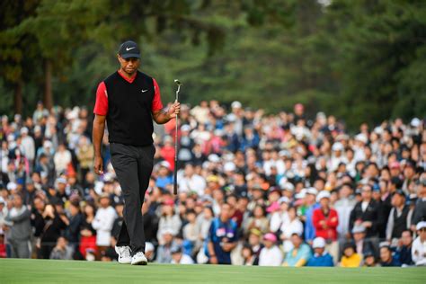 Tiger Woods matches all-time PGA Tour wins record